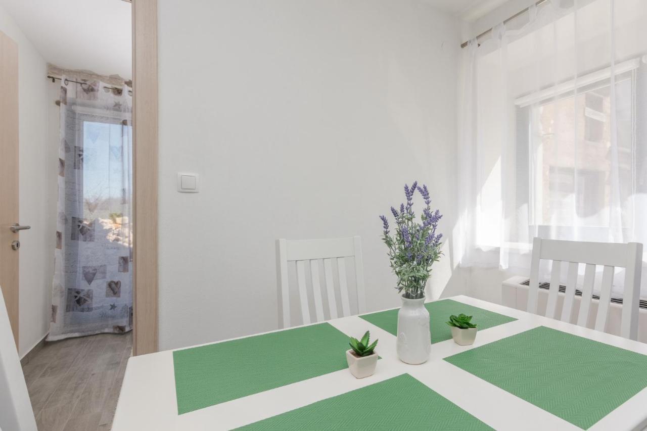 Apartmani Mustaca Dvori Privlaka  Exterior photo